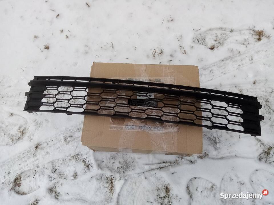 Kratka srodkowa zderzaka Skoda Octavia 3 Zderzaki Warka sprzedam