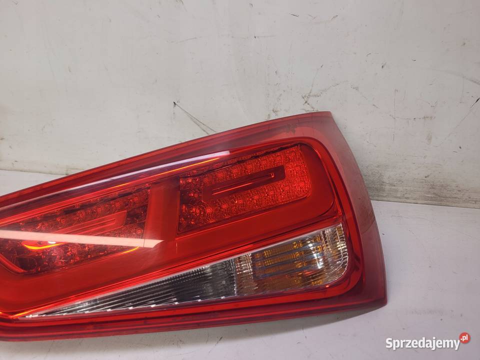 LAMPA PRAWY TYŁ W KLAPĘ AUDI A1 8X3 8X0945094B Lampy tylne Przystajń