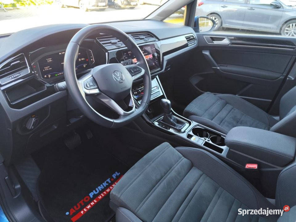 Volkswagen Touran 2023r salon panorama hak Volkswagen