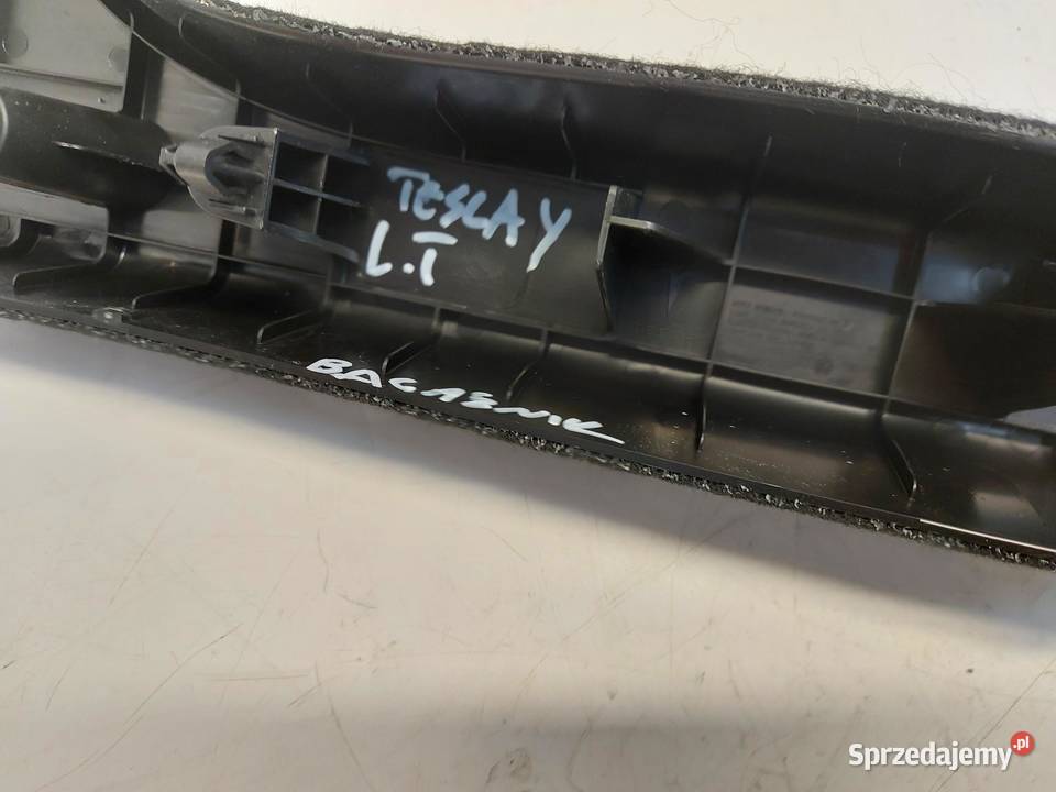 TESLA MODEL Y 2024r OSŁONA LISTWA BAGAŻNIKA LEWA Osłony i zaślepki