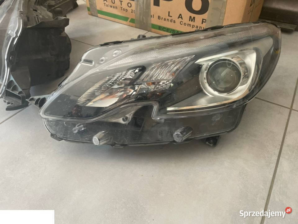 Peugeot 2008 lift reflektor przód L R Kozubszczyzna