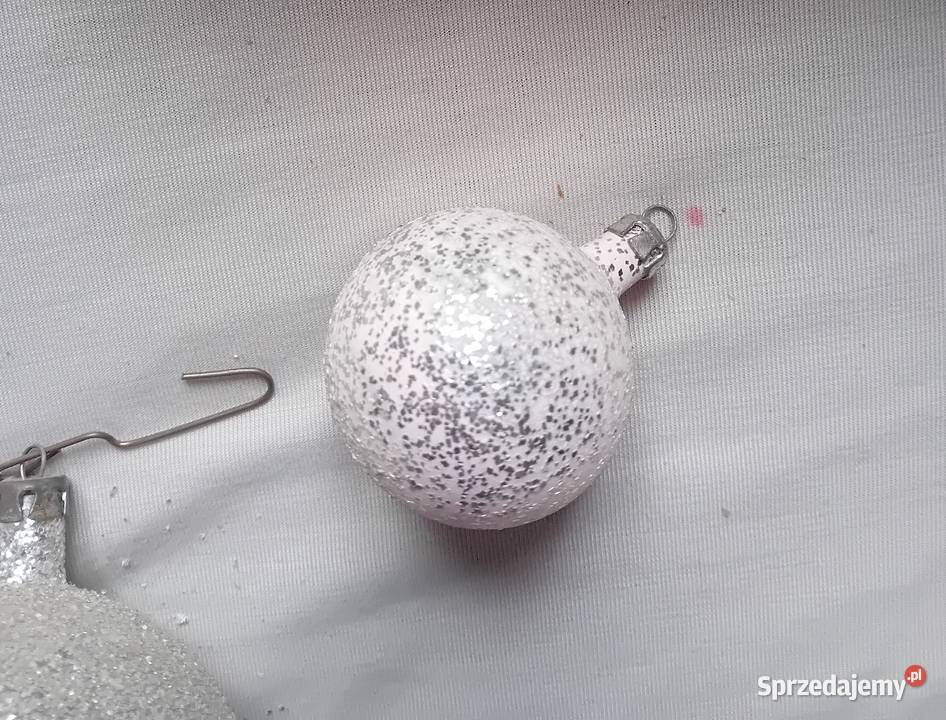 Zestawsrebrnych brokatowych bombek choinkowych wielkopolskie