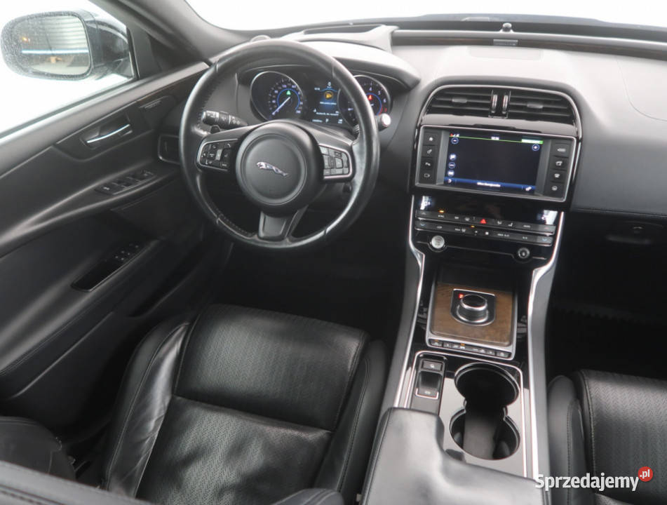 Jaguar XE 25t gniazdo USB XE Bielany Wrocławskie