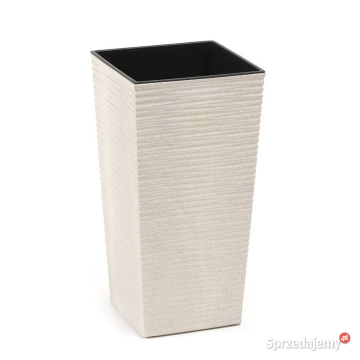 Wysoka doniczka z efektem dłuta Donice