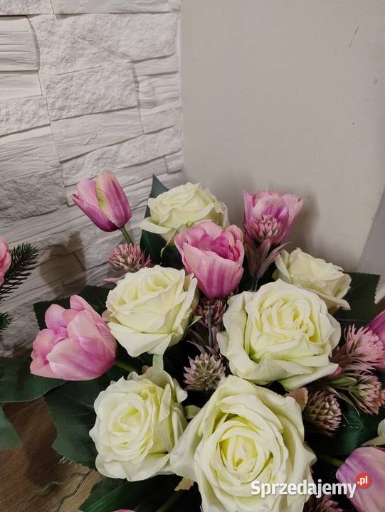 Stroik na cmentarz z wazonem wiązanka na grób Skierdy