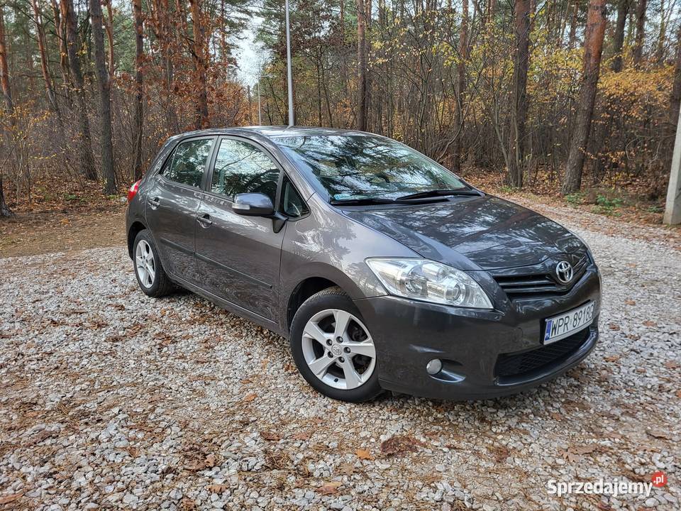 Auris 16 benzyna 136 mazowieckie