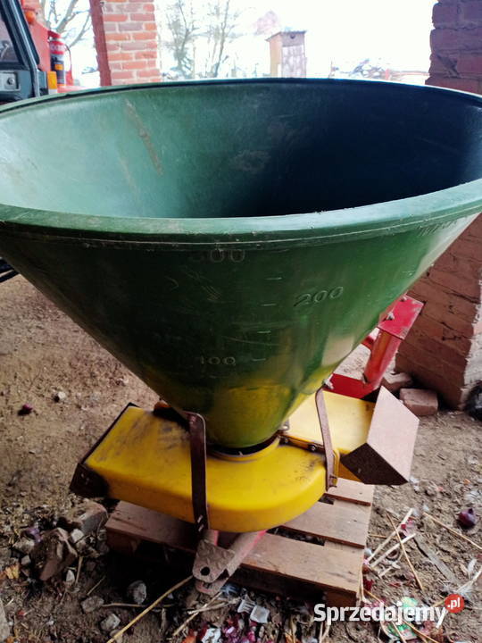 Rozsiewacz sadowniczy do nawozów