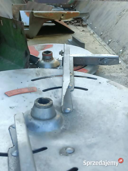 Rozsiewacz wapna i nawozu Amazone 10t Rozsiewacze nawozów