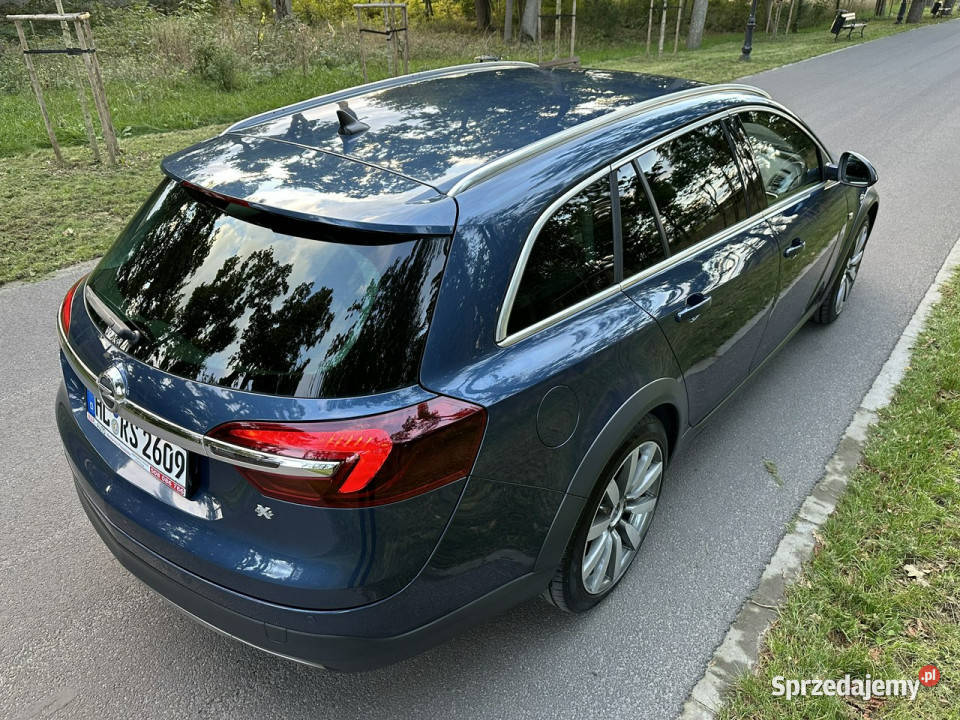 Opel Insignia Country Sport Tourer 20 CDTI 163 niebieski Insignia Józefkowo