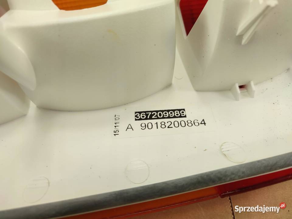 LAMPA PRAWY TYŁ MERCEDESBENZ SPRINTER 2t B901