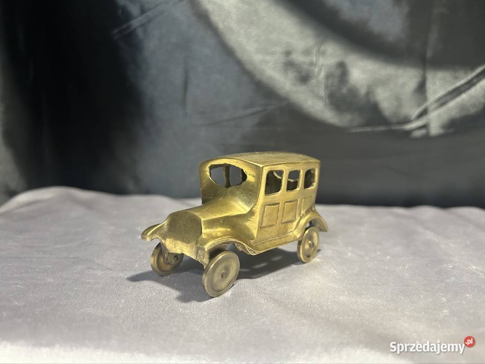 Auto z mosiądzu Kozy