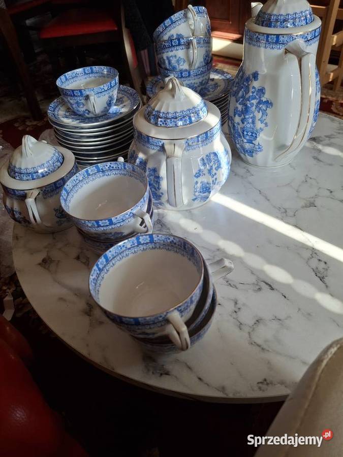 Piękny serwis cieniutka porcelana na 10 Osób