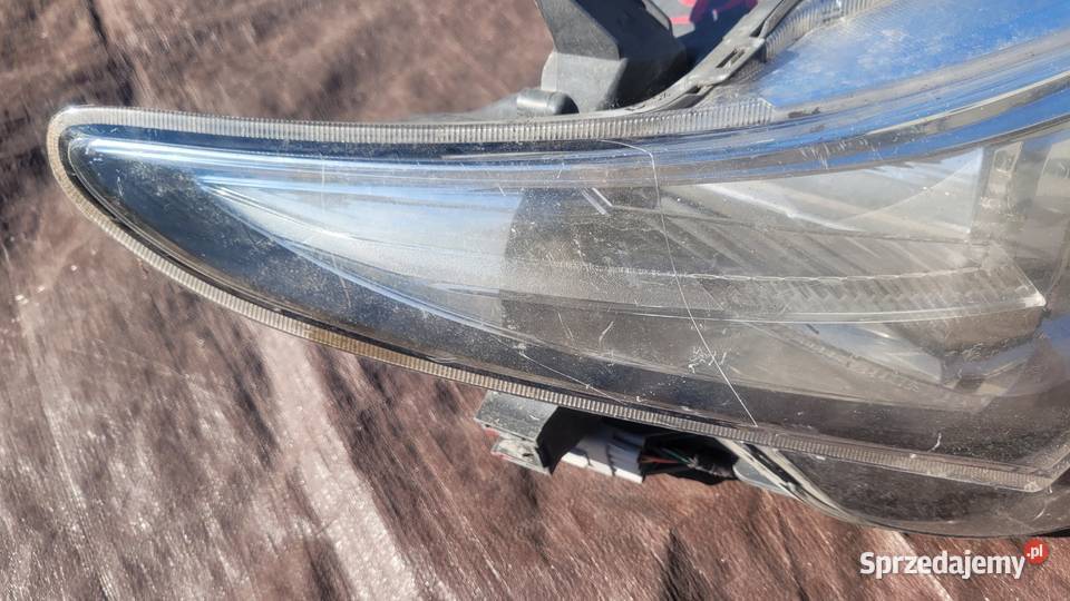 TOYOTA AURIS II REFLEKTOR PRAWY LAMPA PRAWA Ruda Śląska sprzedam