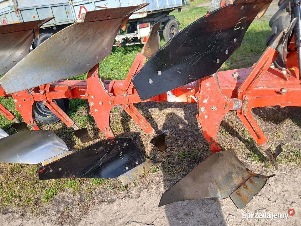 Pług obrotowy 4 skiby 3550 Gregoire Besson 4 Pługi łódzkie Wieluń