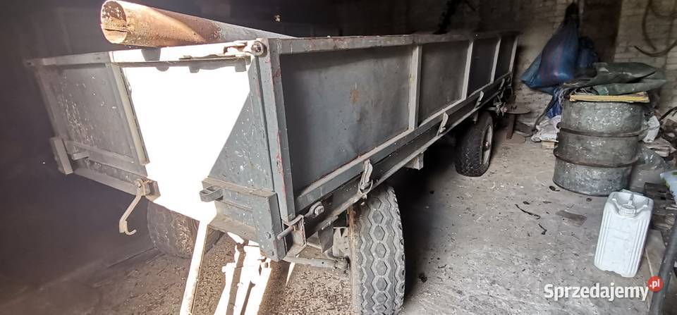 Rozrzutnik obornika przerobiony na przyczepkę Przyczepy rolnicze