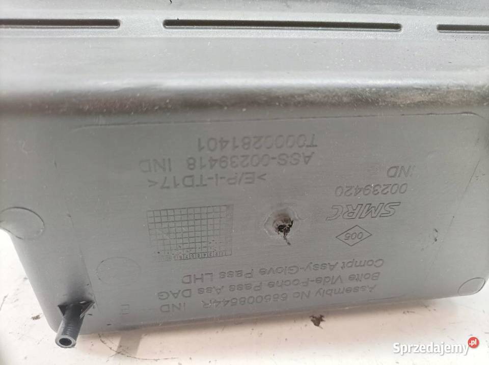 SCHOWEK PASAŻERA DESKI EUROPA Dacia Sandero III