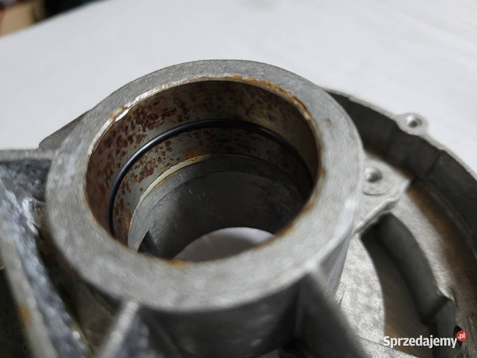 Nowa obudowa alternatora Fiat 126p łódzkie Tuszyn