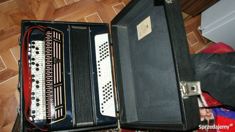 Akordeon guzikowy Bajan 100 basów Leżajsk
