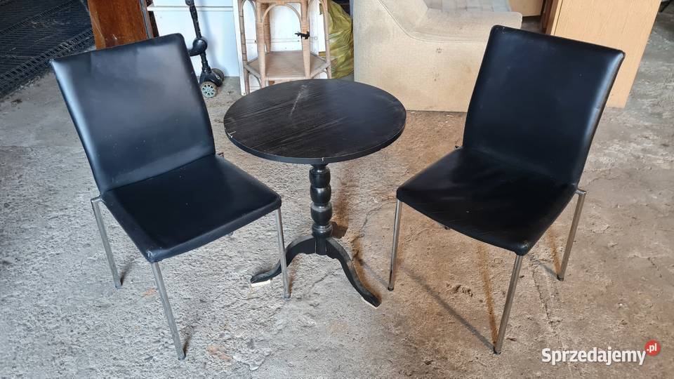 Stół dwa krzesła szafka tv i stojak na płyty CD Modzele-Skudosze