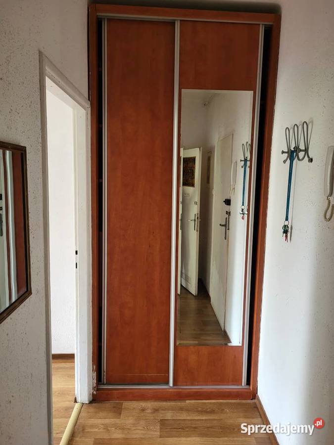 Sprzedam kawalerkę 30 m w centrum 1 piętro duża opolskie Krapkowice