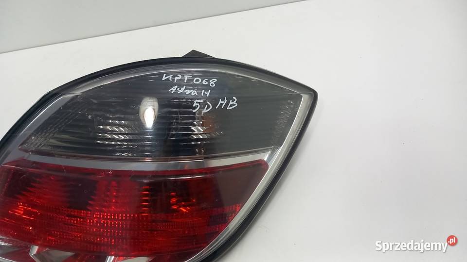 OPEL ASTRA H HB 5D LIFT LAMPA TYŁ PRAWA Zbierkowo