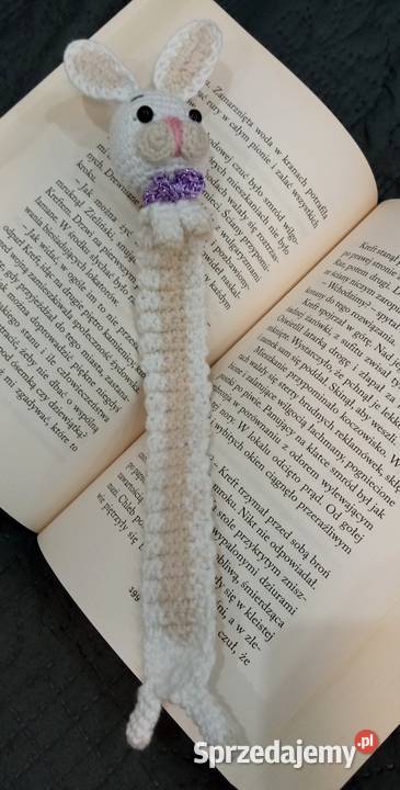 Króliczek wykonany na szydełku zakładka do Łask