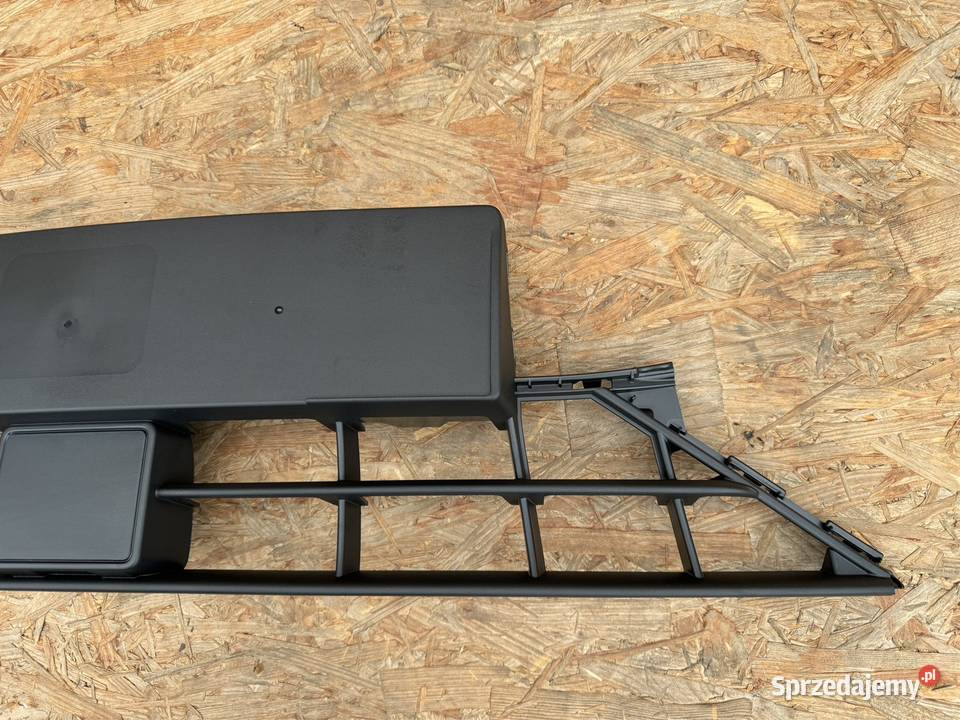 Środkowa kratka zderzaka przód Seat Leon IV 4 osobowe Sieraków