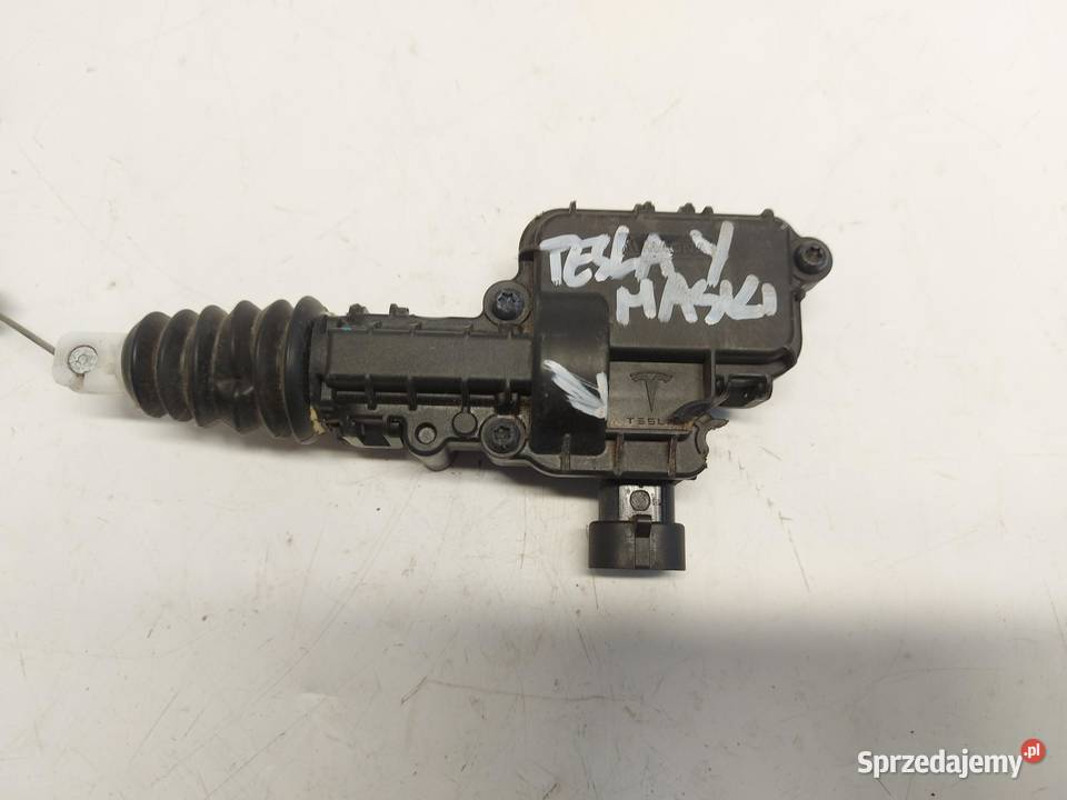 TESLA MODEL Y 2024r SIŁOWNIK ZAMEK MASKI