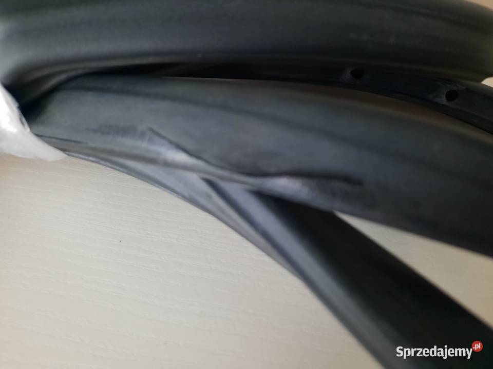 Audi A4 B6 B7 uszczelka drzwi pasażera prawy Szczerbice