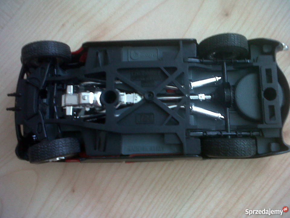 Samochodzik chevrolet courvette z 1957r Burago s
