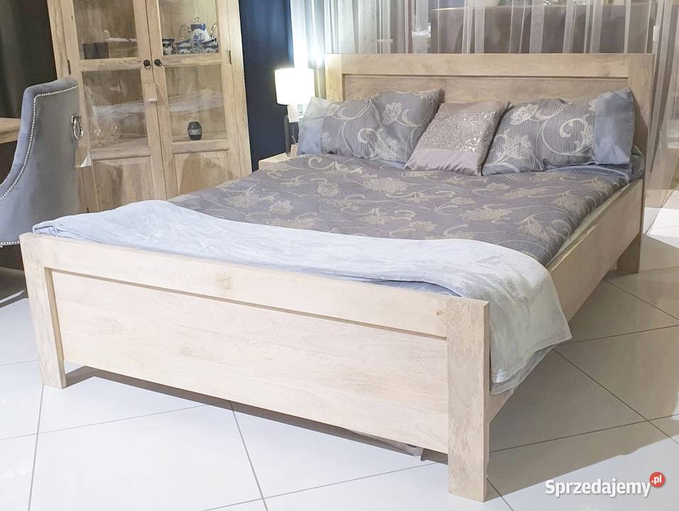 Jasne drewniane minimalistyczne łóżko 140x200 z mango