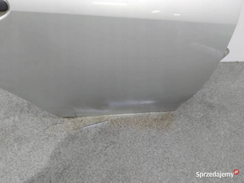 DRZWI PRAWE TYŁ SREBRNE Toyota Auris I 20062012