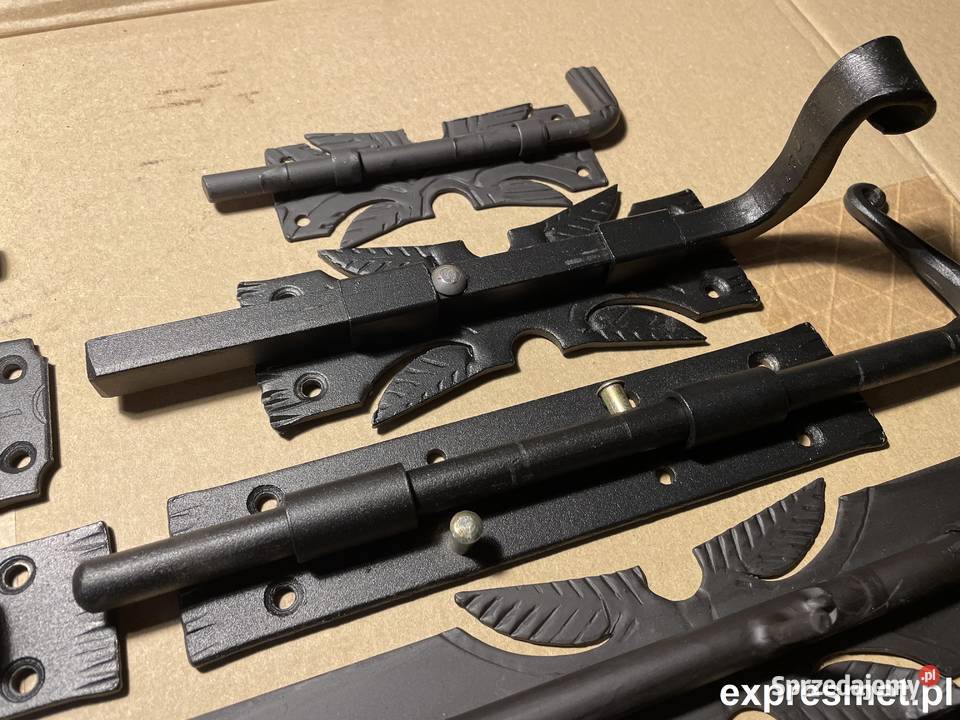 ZASUWA RYGLOWA DUŻA KUTA 300x50 MM CZARNA