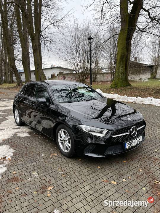 2020 MercedesBenz 180d SPORTBACK Rok produkcji 2020