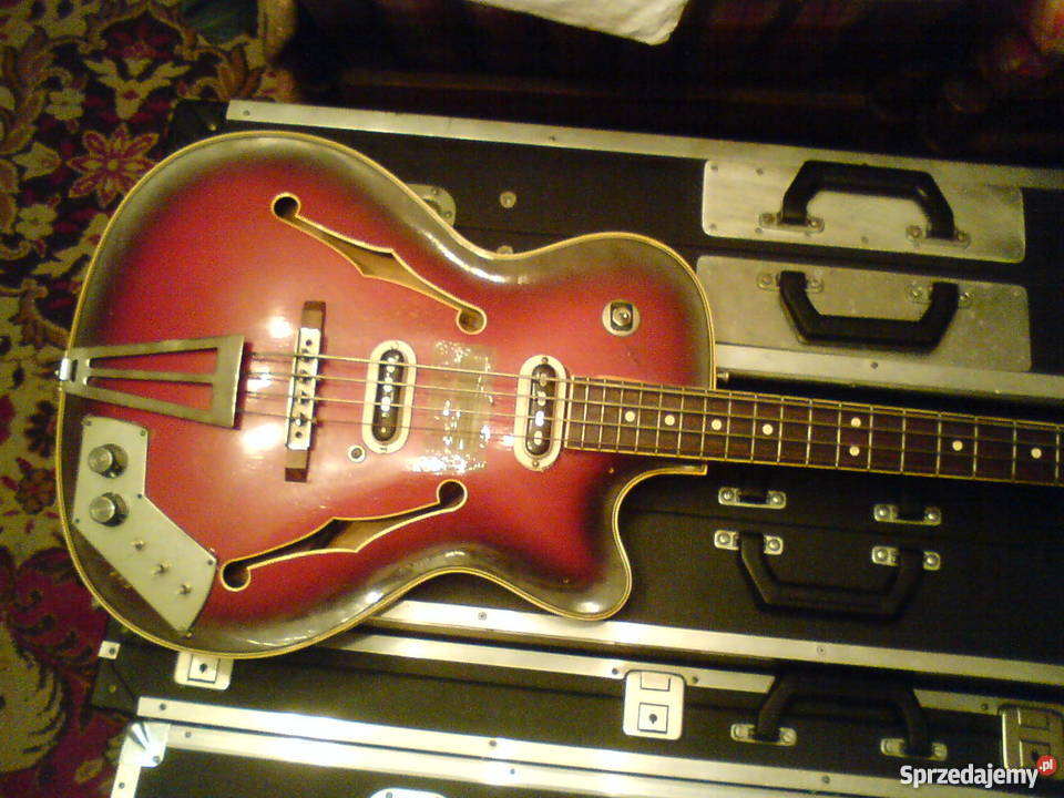 Basowa gitara Defil Toruń