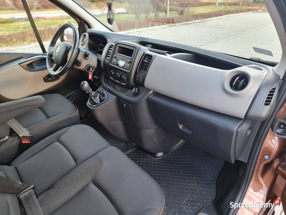 Renault Trafic 9cio osobowy LONG z Polskiego świętokrzyskie Daleszyce