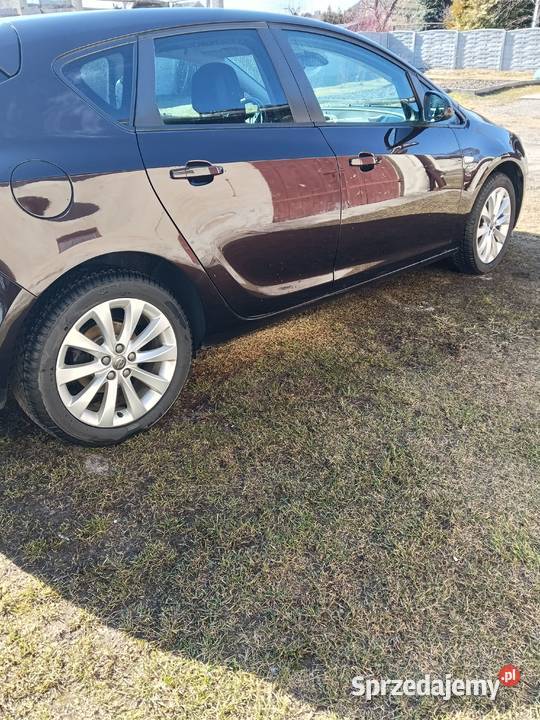 Opel Astra 2013 benzyna