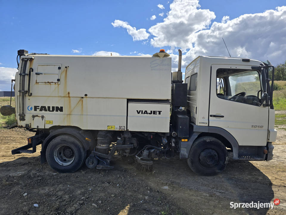 Zamiatarka MERCEDESBENZ Atego specjalny 123 442 Czarne