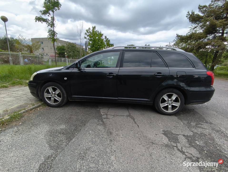 Czarna Toyota Avensis 18 benzyna 2004r kombi Zielona Góra