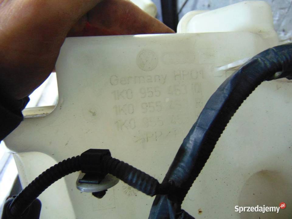 ZBIORNICZEK SPRYSKIWACZY VW TOURAN I Zbiorniki płynu do spryskiwaczy