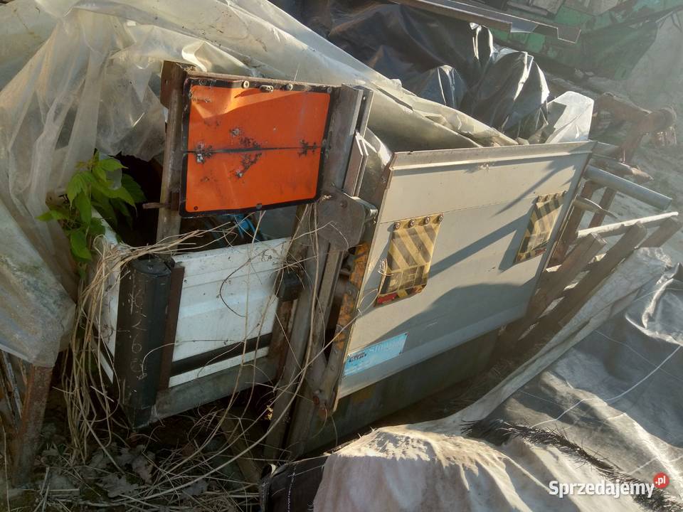 Skrzynia ladunkowa z winda Lipnik