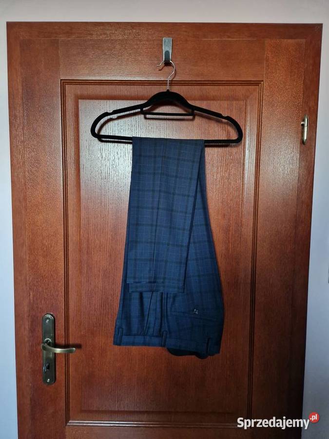 Nowy granatowy garnitur z metką na studniówkę Bibice