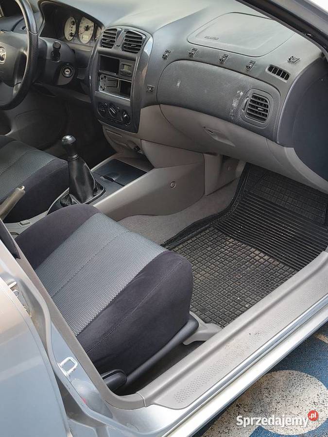 Samochód osobowy Mazda 323f elektryczne lusterka Świdnica Polska sprzedam
