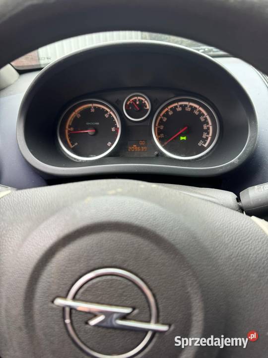 Sprzedam Opla corsa uszkodzony manualna Opel Strobów