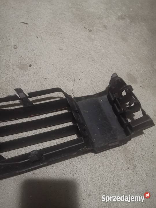 Passat B5 FL 0005r lewa kratka zaślepka halogenu Zamość
