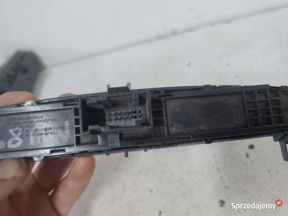 WŁĄCZNIK ŚWIATEŁ AWARYJNYCH PEUGEOT 308