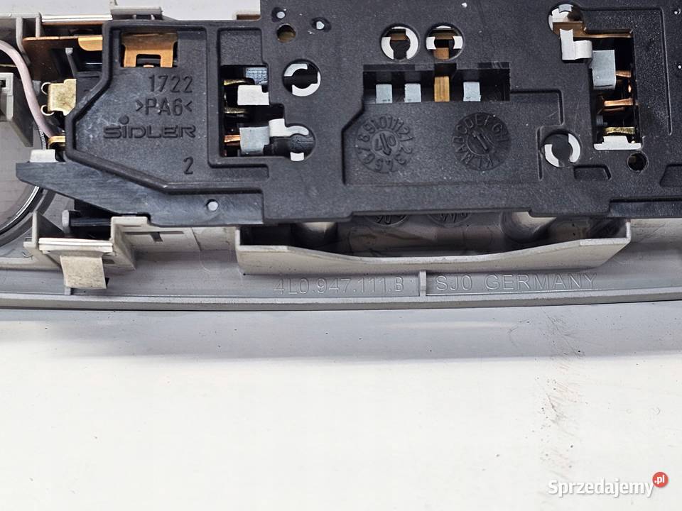 OŚWIETLENIE KABINY AUDI A6 C6 KOMBI 4L0947111B Oświetlenie kabiny śląskie Przystajń