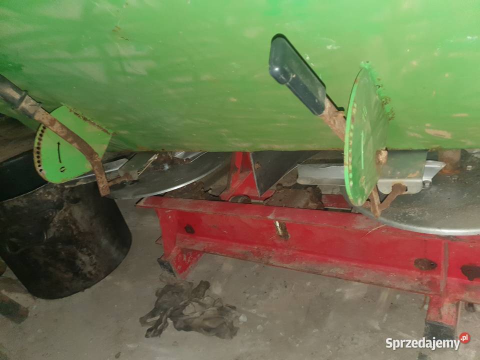 Siewnik do nawozu nieuszkodzony Gnojno sprzedam