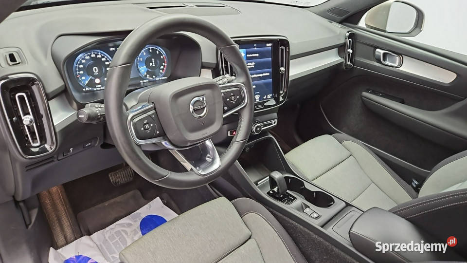 Volvo XC 40 Core aut Z Polskiego Salonu Faktura Warszawa