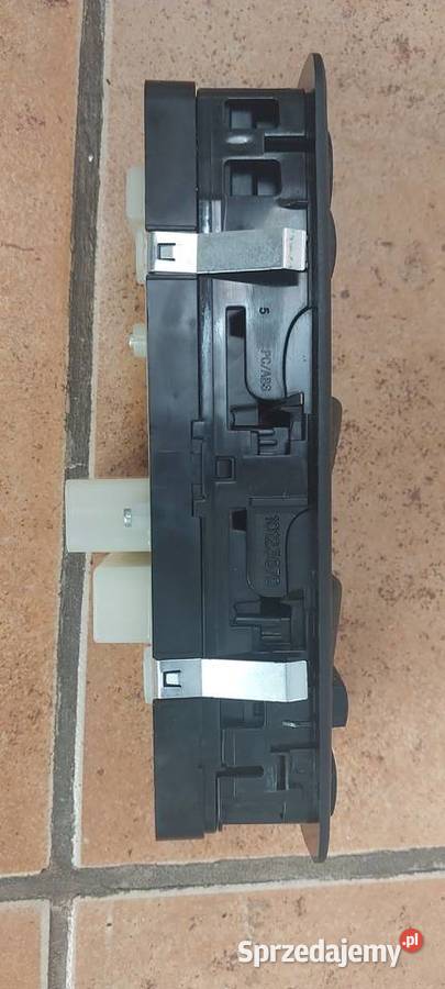 Panel przełącznik szyb JEEP GRAND CHEROKEE WK2 osobowe Szczecin